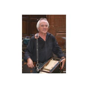 07-Nosta-chanteur-de-rue.jpg