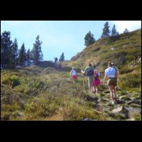 04-Sentier-y-a-du-bo-monde.jpg